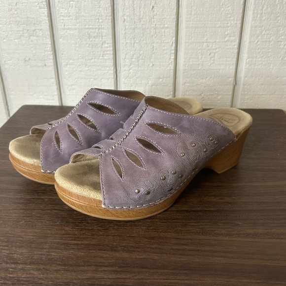 Dansko Sheri Sandals, size 39. Some staining on insoles-see pictures. - Picture 1 of 7